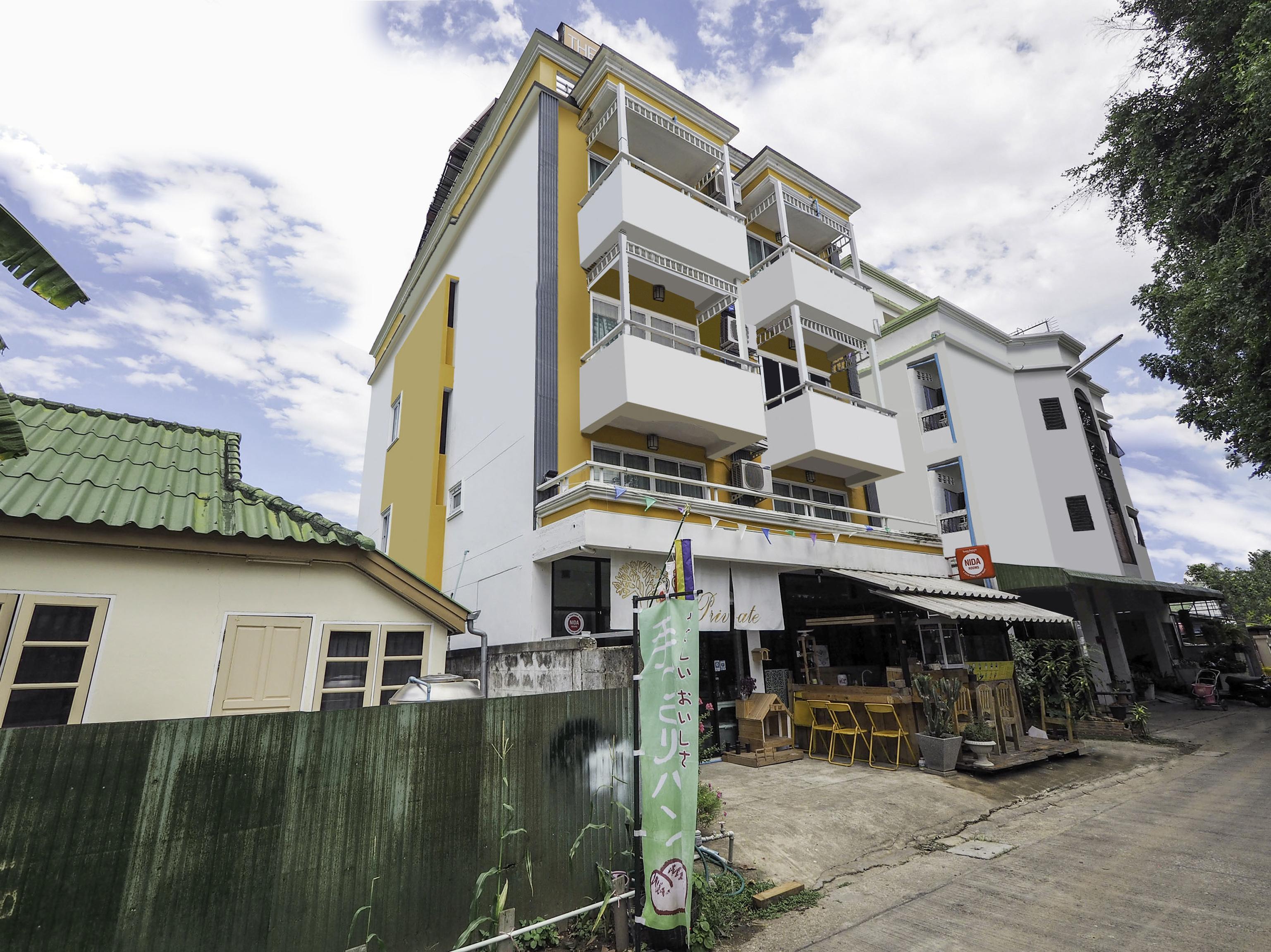 Oyo 983 The Private Hotel Chiang Mai Exterior photo